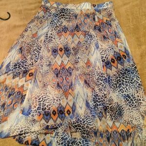 Midi skirt with zigzag cut on bottom